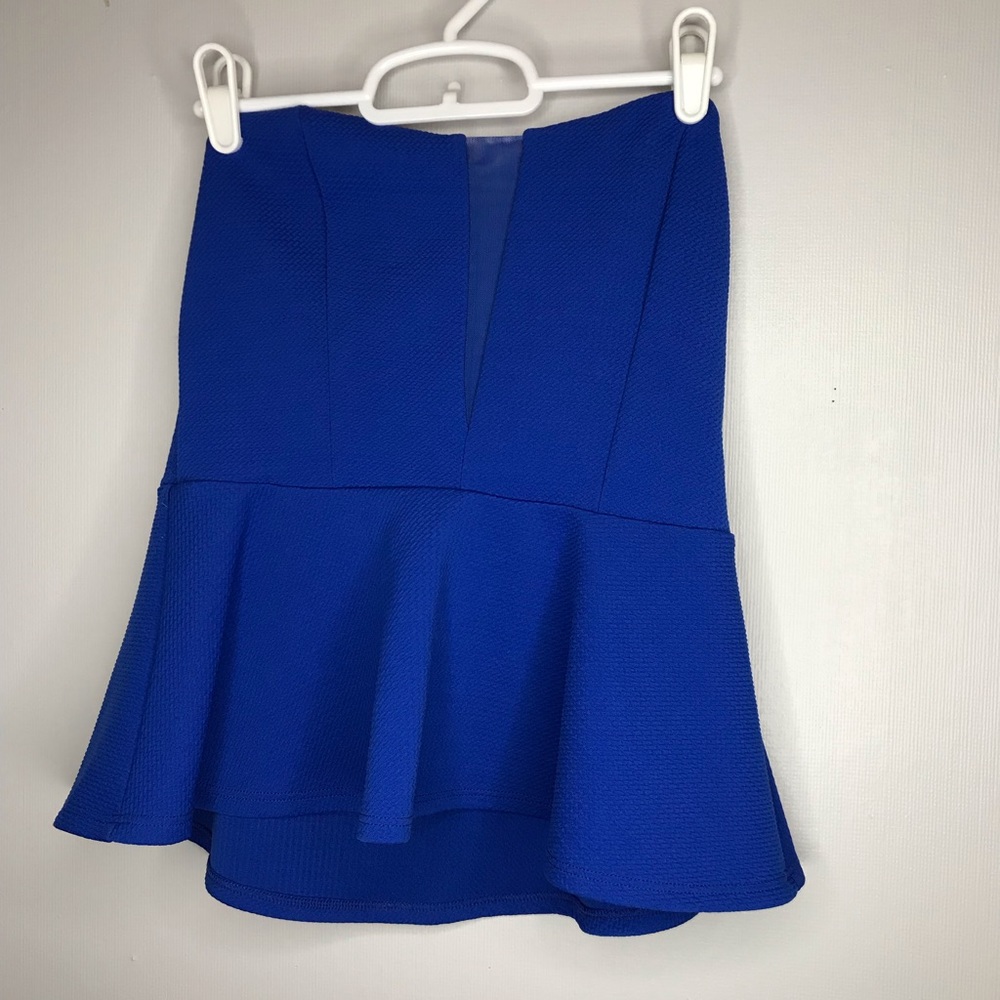 Women’s strapless flowy tube top